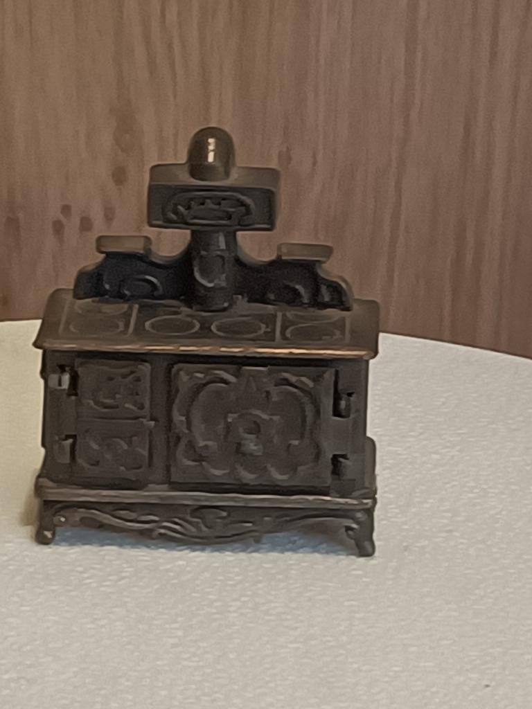 Gietijzeren miniatuur fornuisje poppenhuis, Verzamelen, Poppenhuizen en Toebehoren, Ophalen of Verzenden, Gebruikt, Poppenhuis