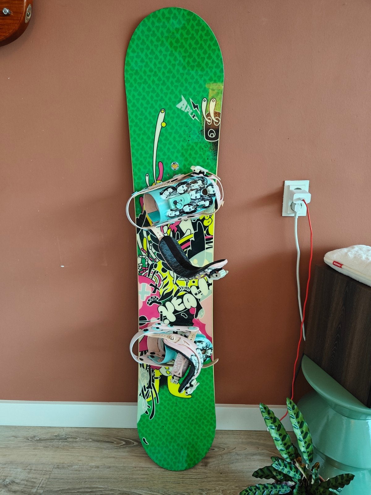 APO Yeah Freestyle Snowboard W.59 + bindingen, Sport en Fitness, Snowboarden, Ophalen of Verzenden, Gebruikt, Board