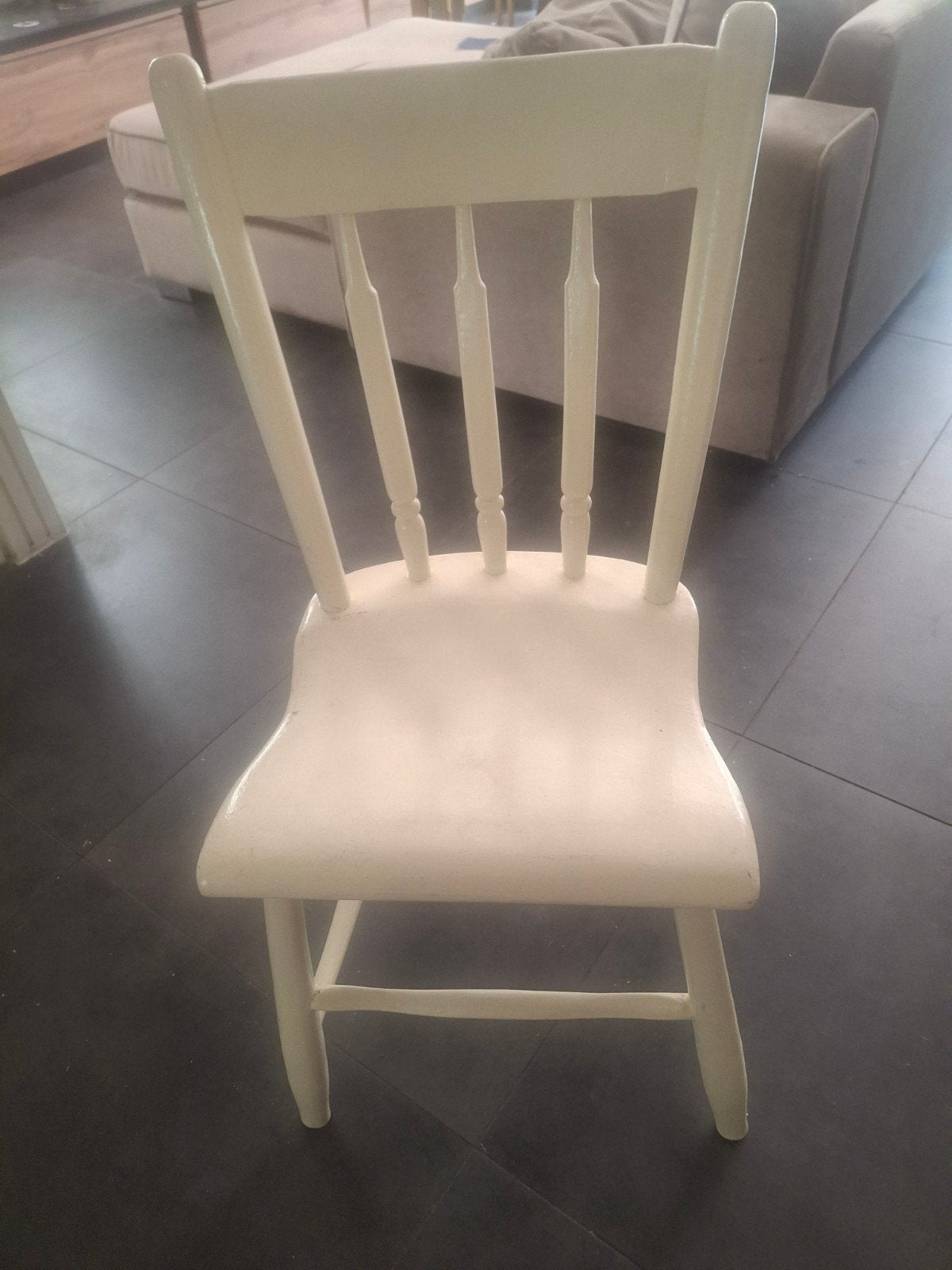 Witte houten stoel - kan een likje verf gebruiken, Huis en Inrichting, Stoelen, Gebruikt, Wit, Ophalen of Verzenden, Eén