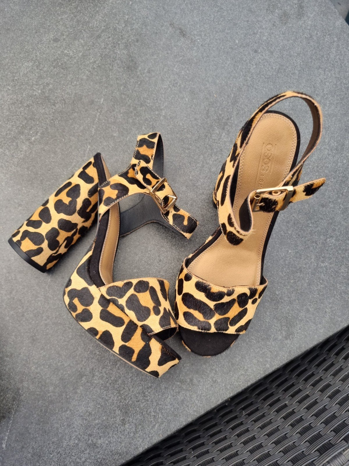 Nieuwe leren pumps, Ophalen, Nieuw