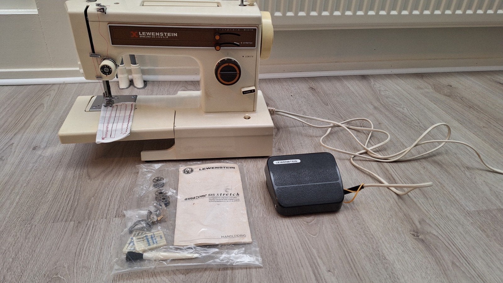 Lewenstein Amazone 515  Naaimachine, Hobby en Vrije tijd, Naaimachines en Toebehoren, Ophalen of Verzenden, Zo goed als nieuw