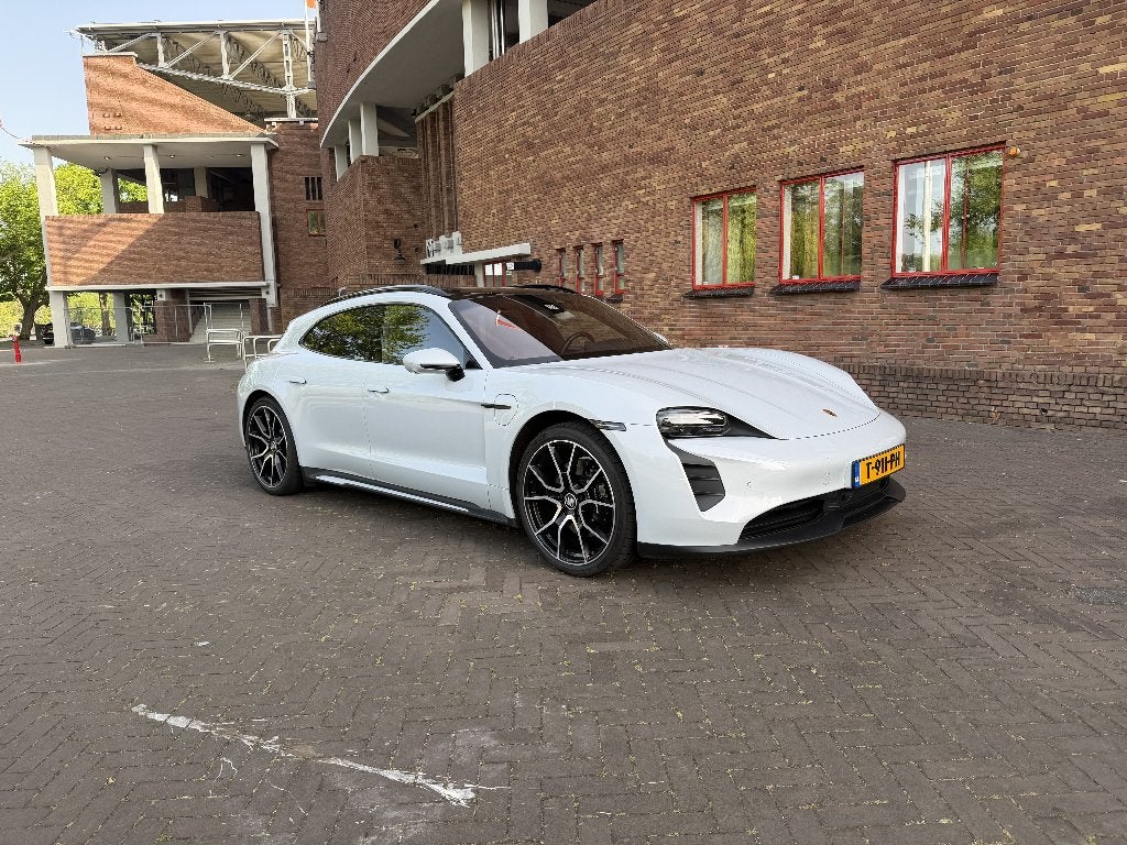 Porsche Taycan 4S Sport Turismo(Porsche Approved, BTW) 93kWh, Auto's, Automaat, Zwart, Particulier, Zilver of Grijs