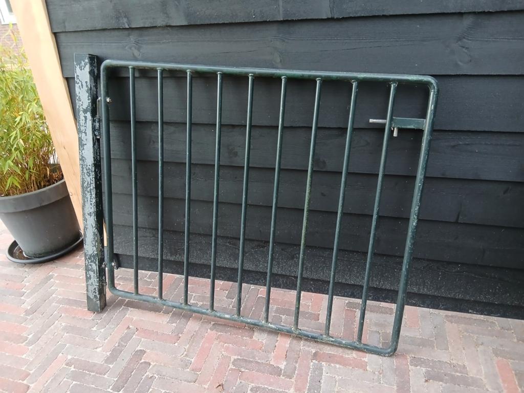 Tuin poortje met bevestiginpaal., Tuin en Terras, Tuinhekken en Hekwerk, Ophalen, IJzer, Tuinhek