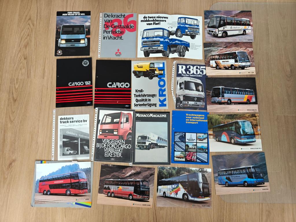 Verzameling Vrachtwagen brochures / folders en bus, Ophalen of Verzenden, Zo goed als nieuw, Vrachtwagen