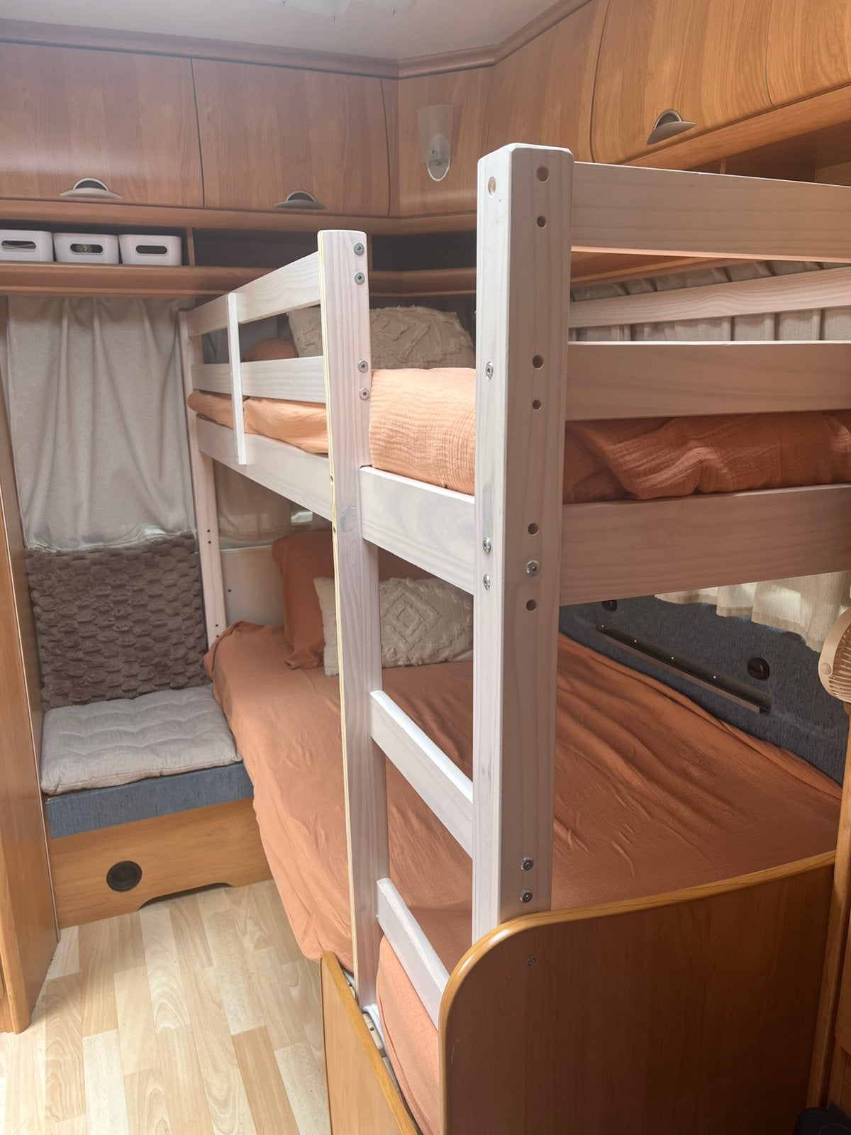 Caravanbed / bed voor de caravan, Caravans en Kamperen, Ophalen, Zo goed als nieuw
