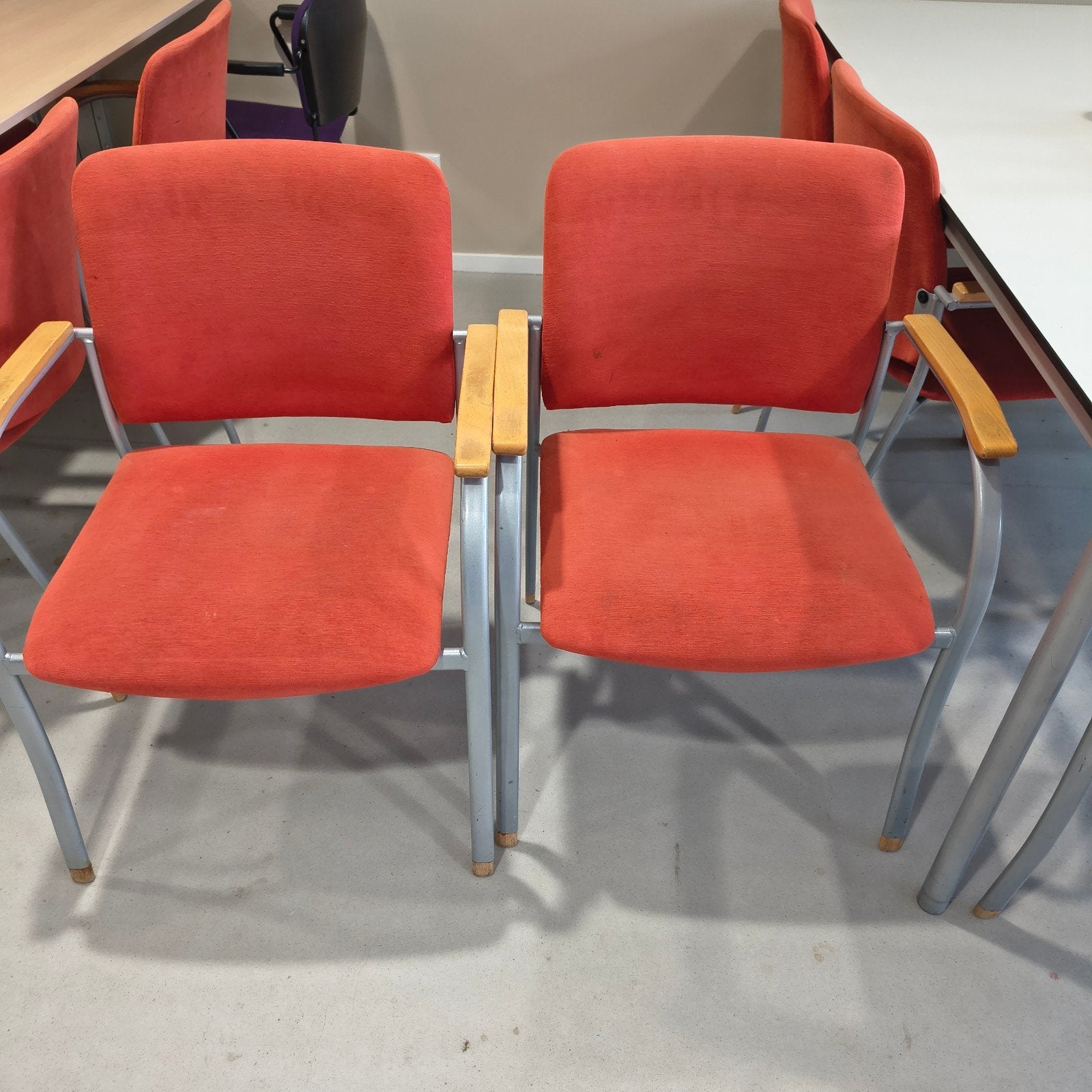 10 Oranje vergaderstoelen, gebruikt - direct beschikbaar!, Gebruikt, Overige kleuren, Ophalen of Verzenden, Stof