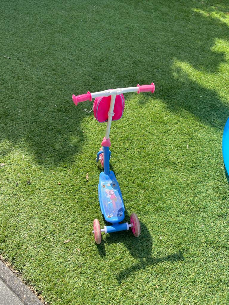 Frozen kinderstep met 3 wielen en tasje, Ophalen, Gebruikt, Gewone step