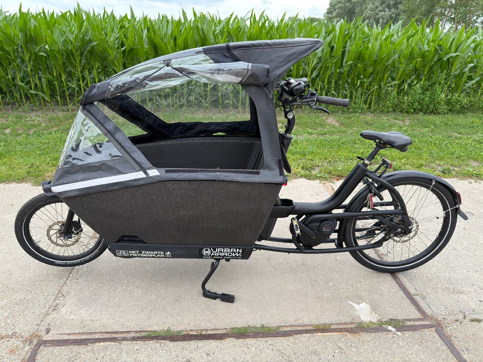 Urban Arrow bakfiets nieuwe 500wh accu, Fietsen en Brommers, Fietsen | Bakfietsen, 4 kinderen of meer, Gebruikt, Amsterdam, Zie internet