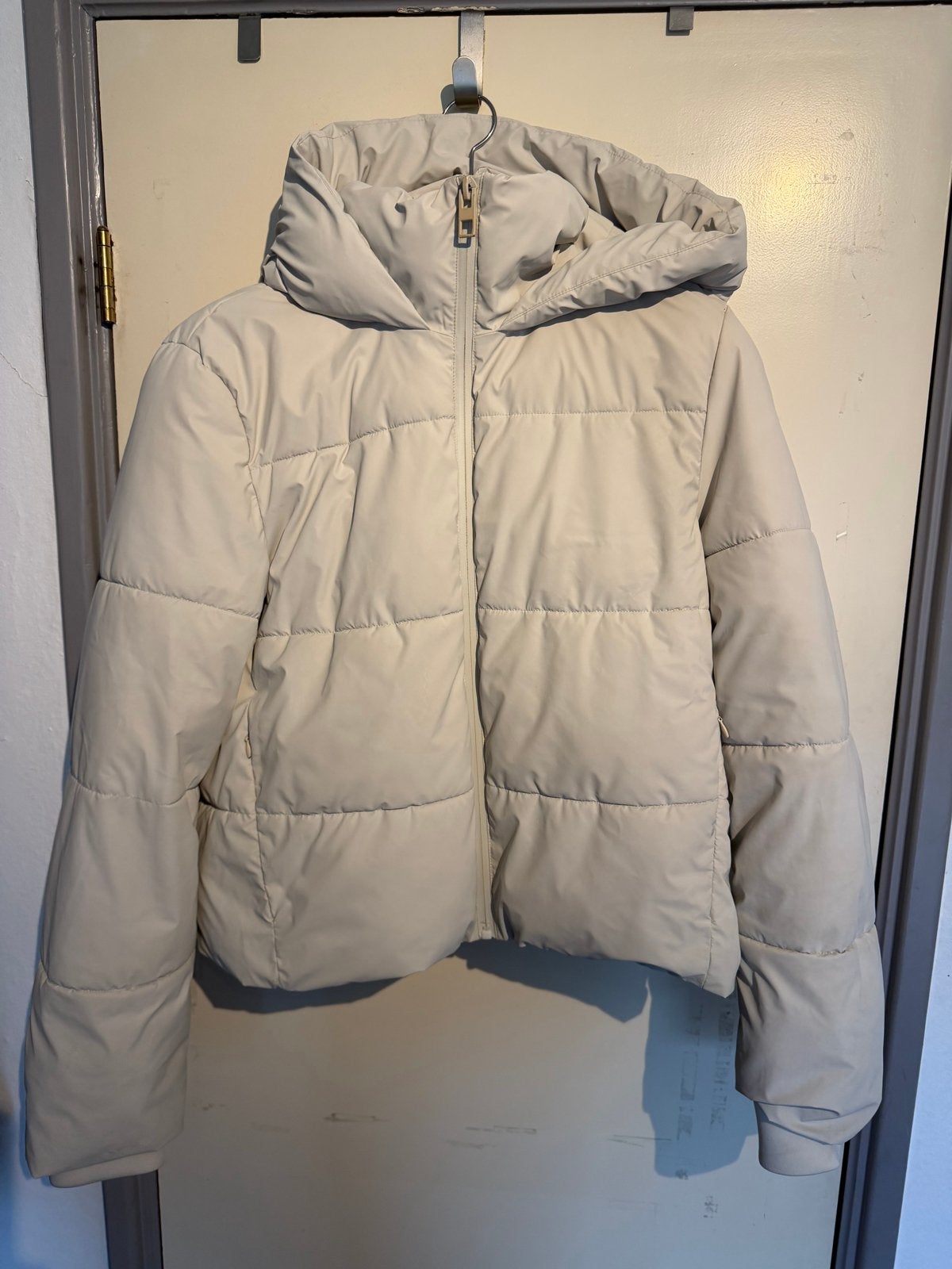 Zara Puffer Jas Maat M - creme kleurig, Verzenden, Gedragen, Maat 38/40 (M), Beige