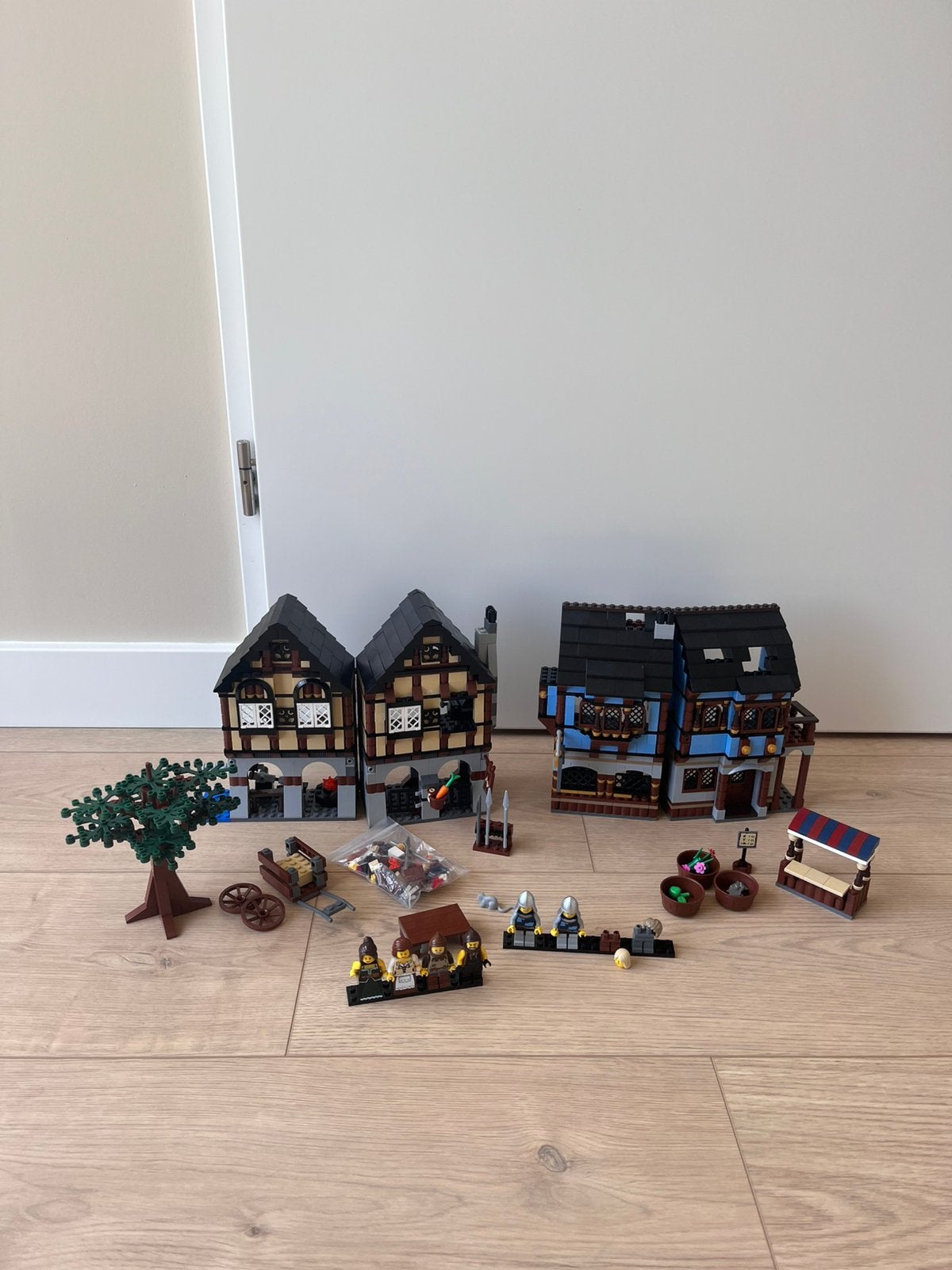 Lego Castle Medieval Market Village Set 10193, Kinderen en Baby's, Lego, Ophalen of Verzenden, Zo goed als nieuw, Castle