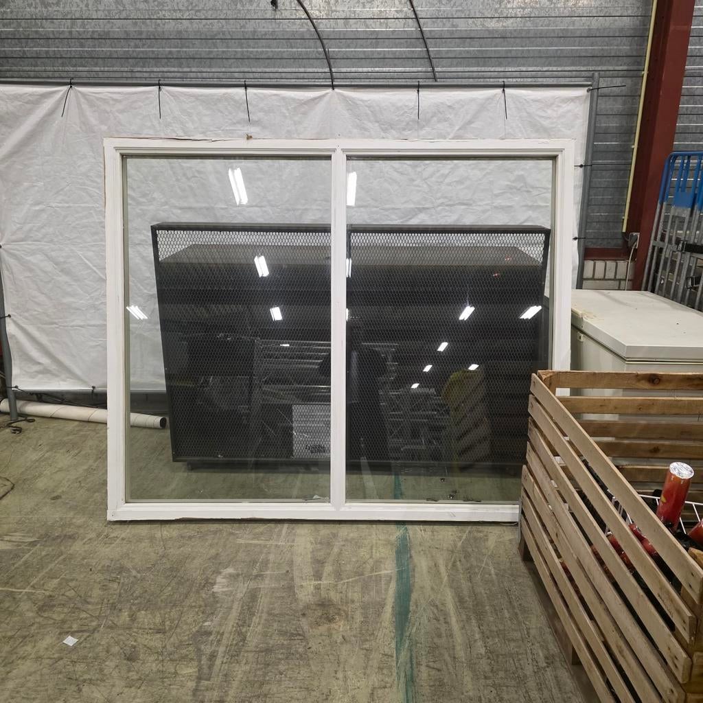 Houten raamkozijn met dubbel glas - 166x203 cm, Doe-het-zelf en Verbouw, Glas en Ramen, Ophalen