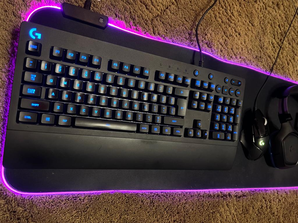 Logitech Gaming Bundle + G502 Muis + G213 RGB + G432 Headset, Computers en Software, Toetsenborden, Zo goed als nieuw, Qwerty