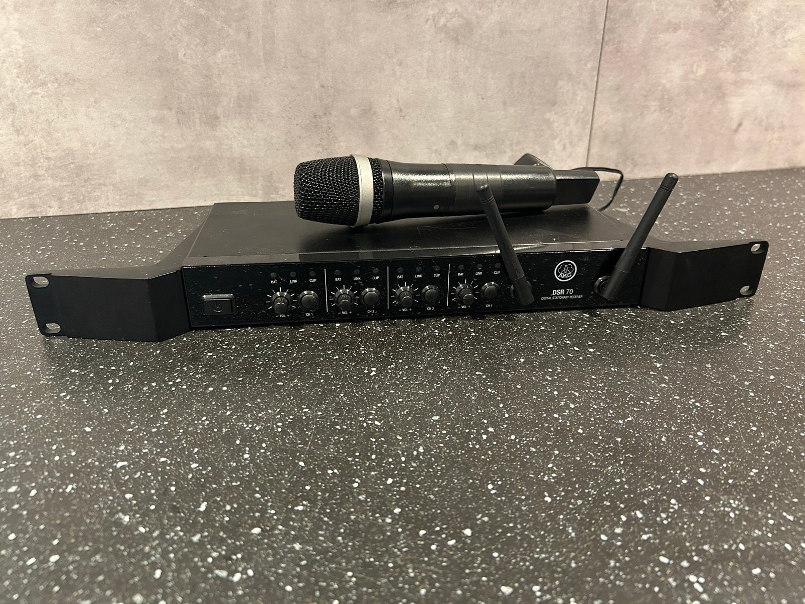 AKG DSR 70 quattro met AKG DHT 70 microfoon, Ophalen of Verzenden, Gebruikt, Zangmicrofoon, Draadloos