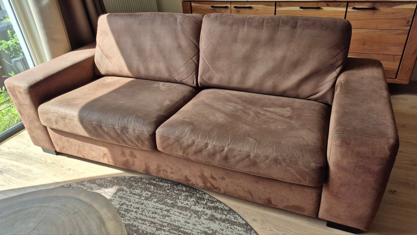 Comfortabele bruine tweepersoonsbank, Ophalen, Gebruikt, Driepersoons, 75 tot 100 cm
