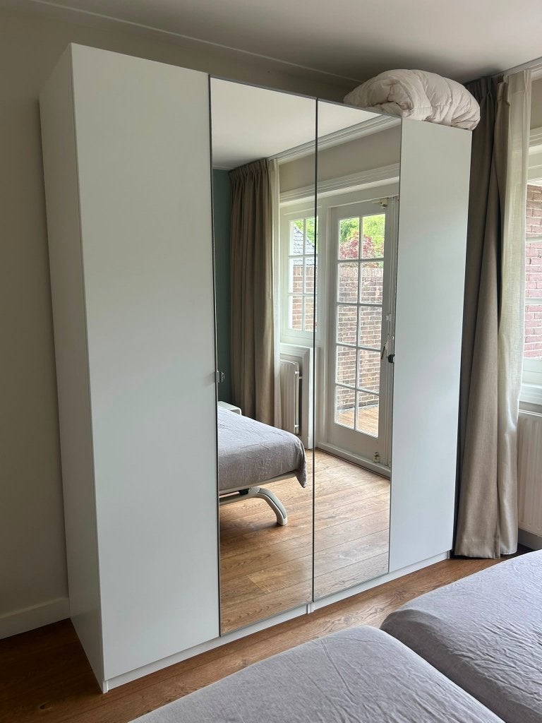 Witte Pax kledingkast met spiegeldeuren en veel opbergruimte, Overige materialen, 200 cm of meer, 150 tot 200 cm, Zo goed als nieuw