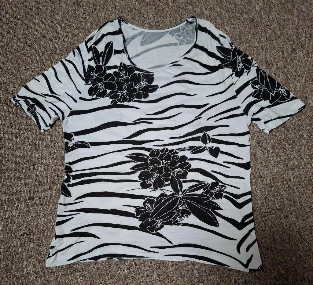 Shirt met grote bloemen maat M?, Maat 38/40 (M), Meerkleurig, Ophalen of Verzenden, Korte mouw