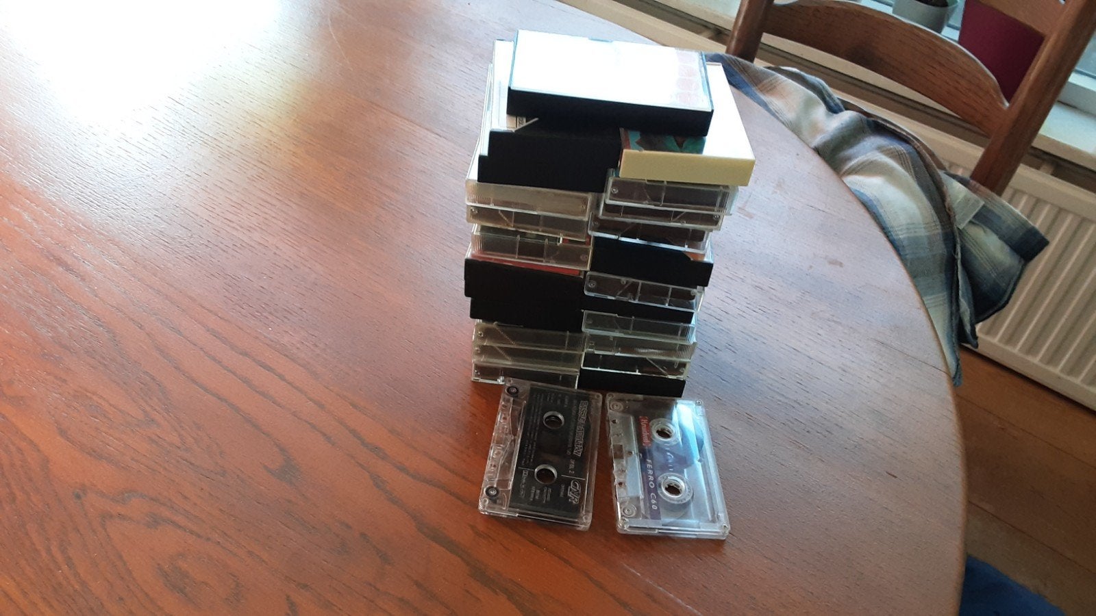 25 cassettebandjes, waarvan 23 met hoesje, Cd's en Dvd's, Cassettebandjes, Ophalen of Verzenden, Gebruikt, 2 t/m 25 bandjes, Onbespeeld