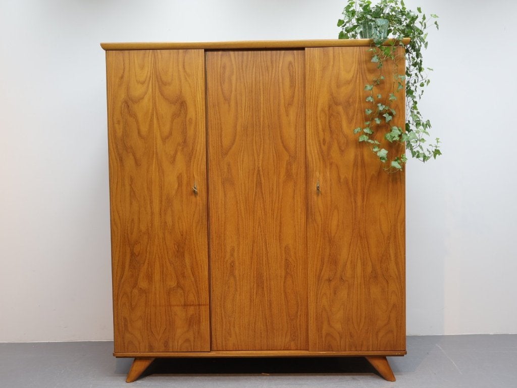 Vintage kledingkast teak 3-deurs jaren `60, Ophalen, Gebruikt, 150 tot 200 cm, Met lade(s)