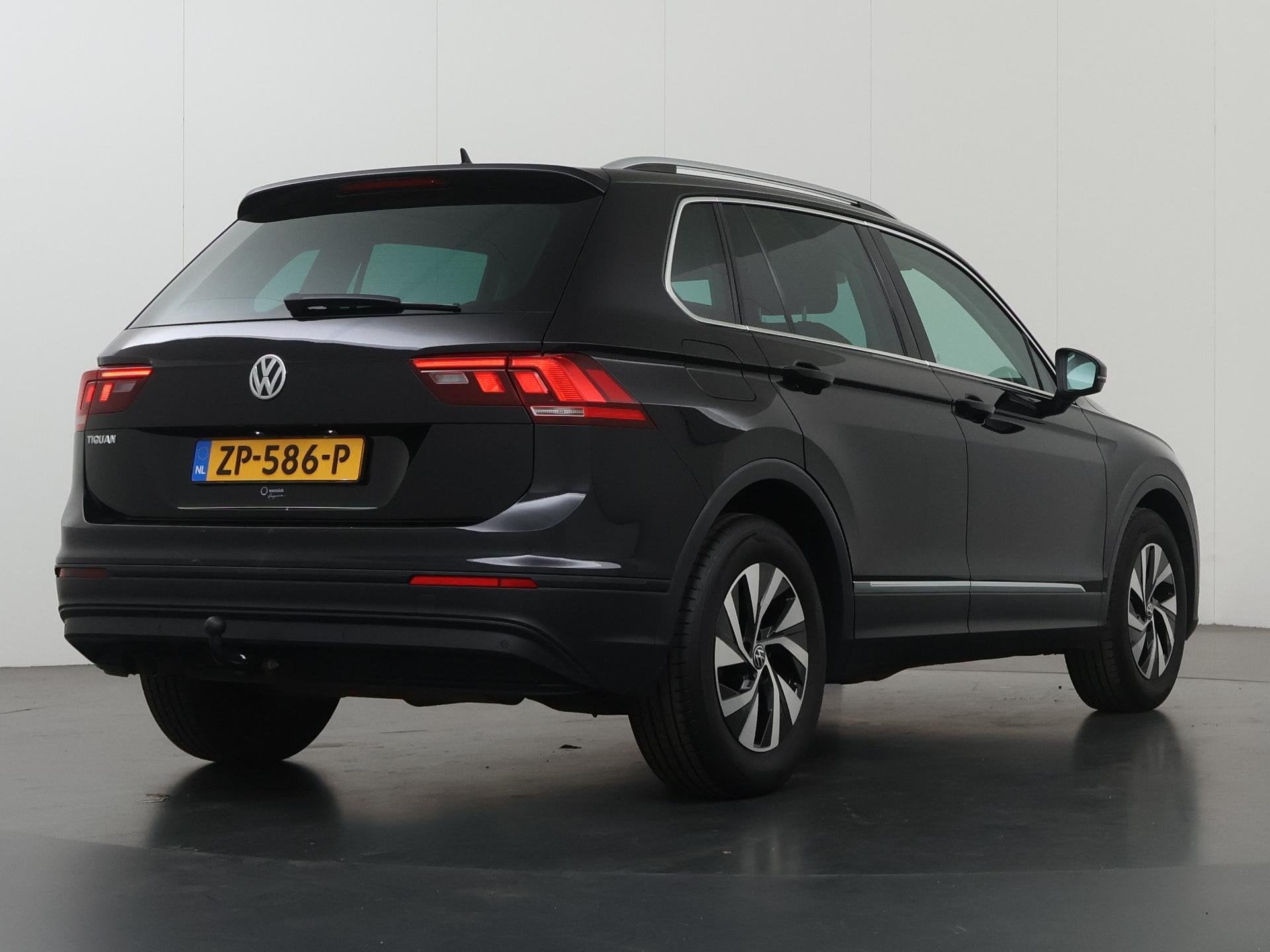 Volkswagen Tiguan 1.5 TSI ACT Comfortline Business | Trekhaa, Auto's, Volkswagen, Stof, 150 pk, Zwart, SUV of Terreinwagen
