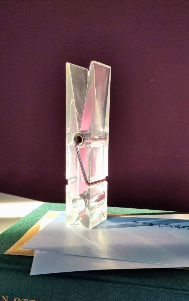 Vintage acryl knijper / brievenhouder – jaren 70/80, Ophalen of Verzenden, Zo goed als nieuw, Kunststof, Vintage