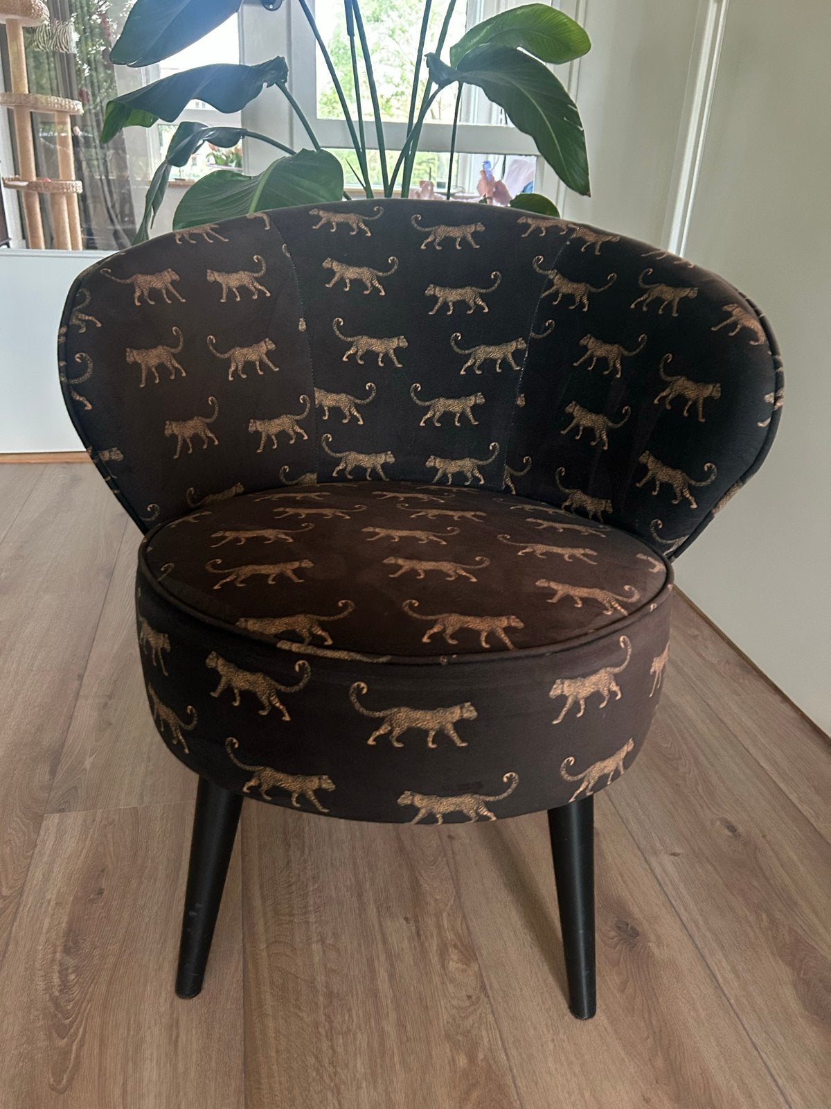 Stijlvolle fauteuil met luipaardprint, Huis en Inrichting, Fauteuils, Ophalen, Gebruikt, Minder dan 75 cm, Stof