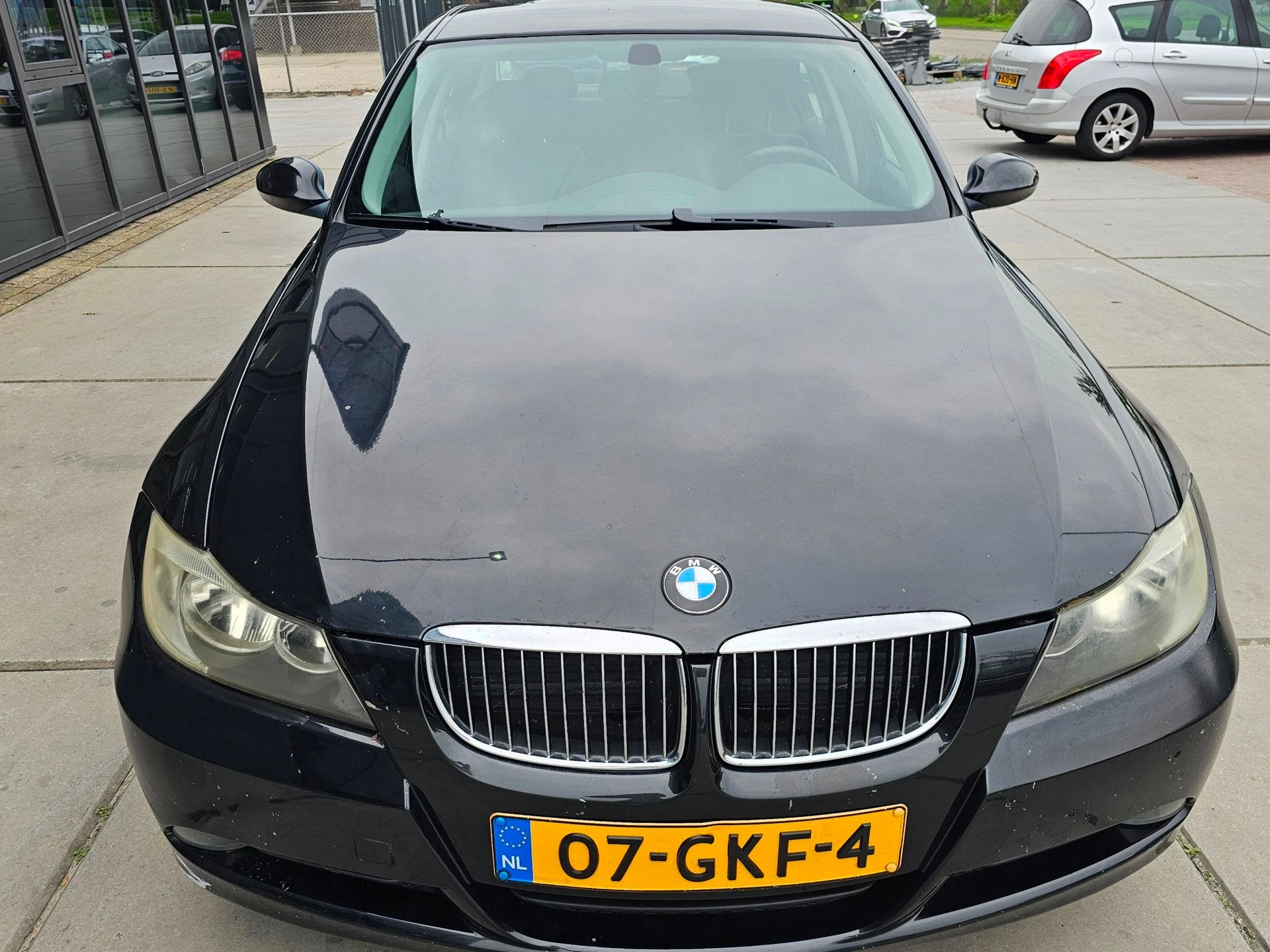 BMW 3-serie 320i Business Line - NIEUWE APK - Cruise -, 1345 kg, Zwart, 4 cilinders, Zwart