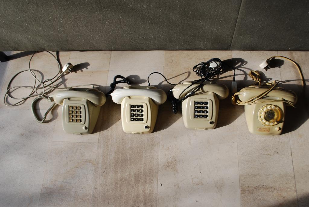 Oude telefoons druktoetsen, Telecommunicatie, Vaste telefoons | Niet Draadloos, Gebruikt, Ophalen of Verzenden, Nb, Nb