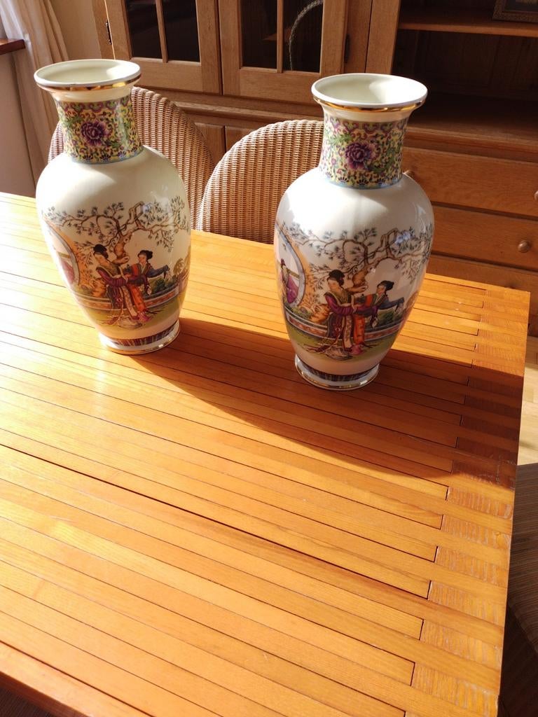 Set van 2 Chinese vazen met traditionele decoratie, Antiek en Kunst, Ophalen