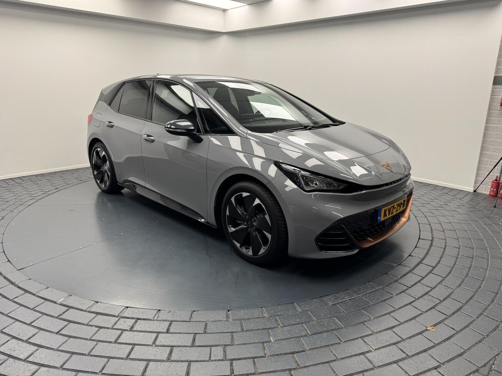 CUPRA Born Essential 62 kWh Carplay-Clima-Parkeersensoren-St, Auto's, Automaat, Gebruikt, Met garantie (alle), 204 pk