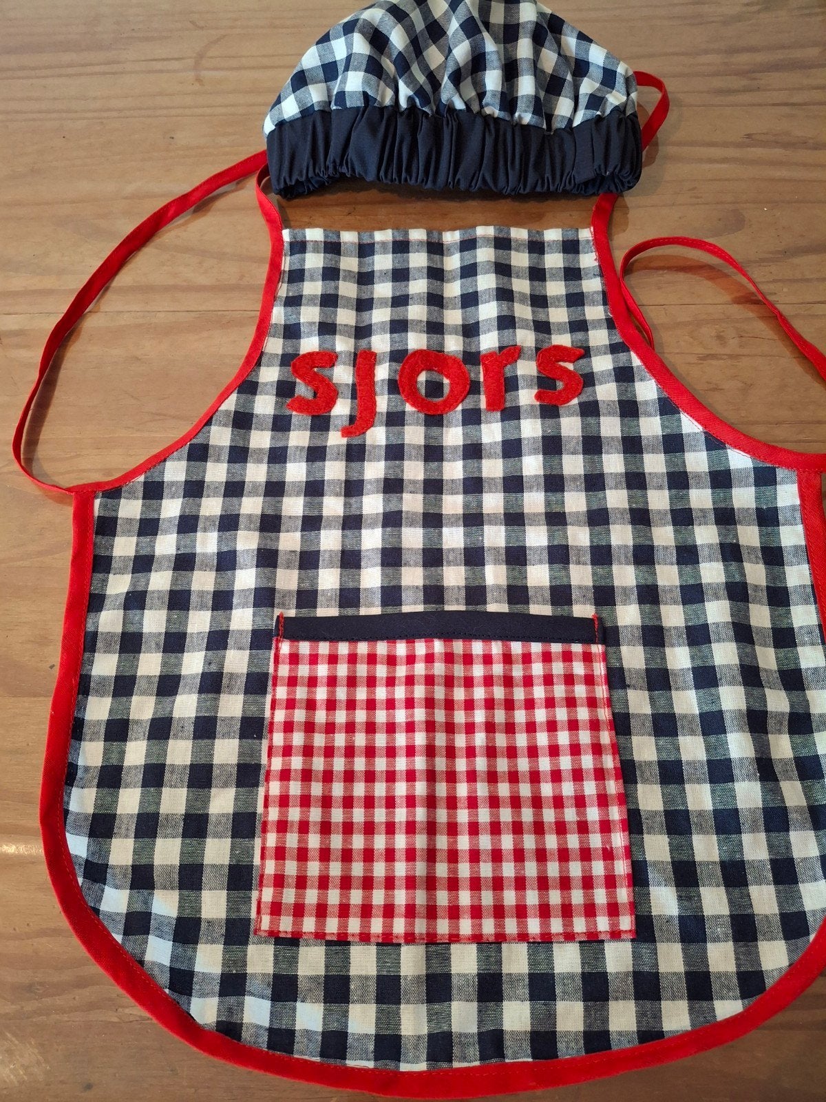 kinderschort met koksmuts, Ophalen of Verzenden, Nieuw, Overige materialen, Speelkeuken-accessoire