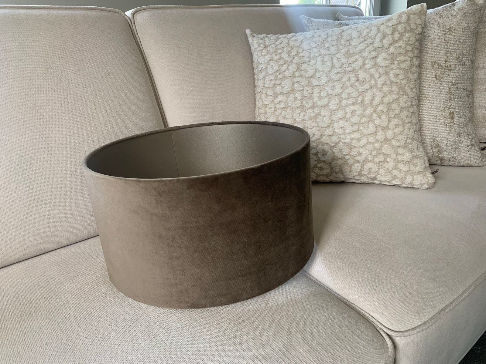 XL Bruin Taupe Velvet Lampenkap Aura Peeperkorn 35 cm, Ophalen, Bruin, Overige typen, Rond