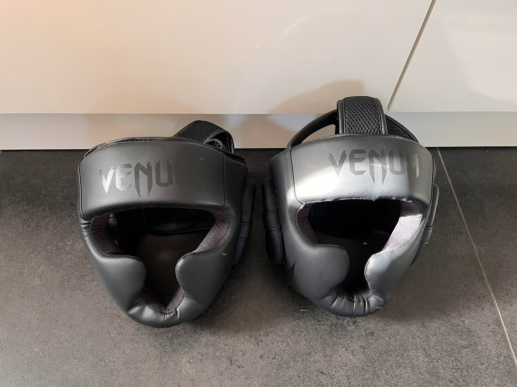 2x Venum bokshelm. Venum Challenger 2.0, Ophalen of Verzenden, Zo goed als nieuw, Bokshandschoenen