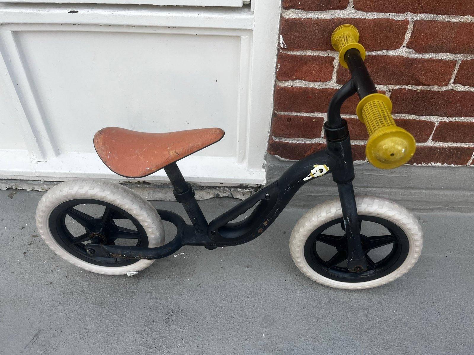 Stoere zwarte loopfiets met witte banden, Ophalen, Gebruikt, Minder dan 16 inch