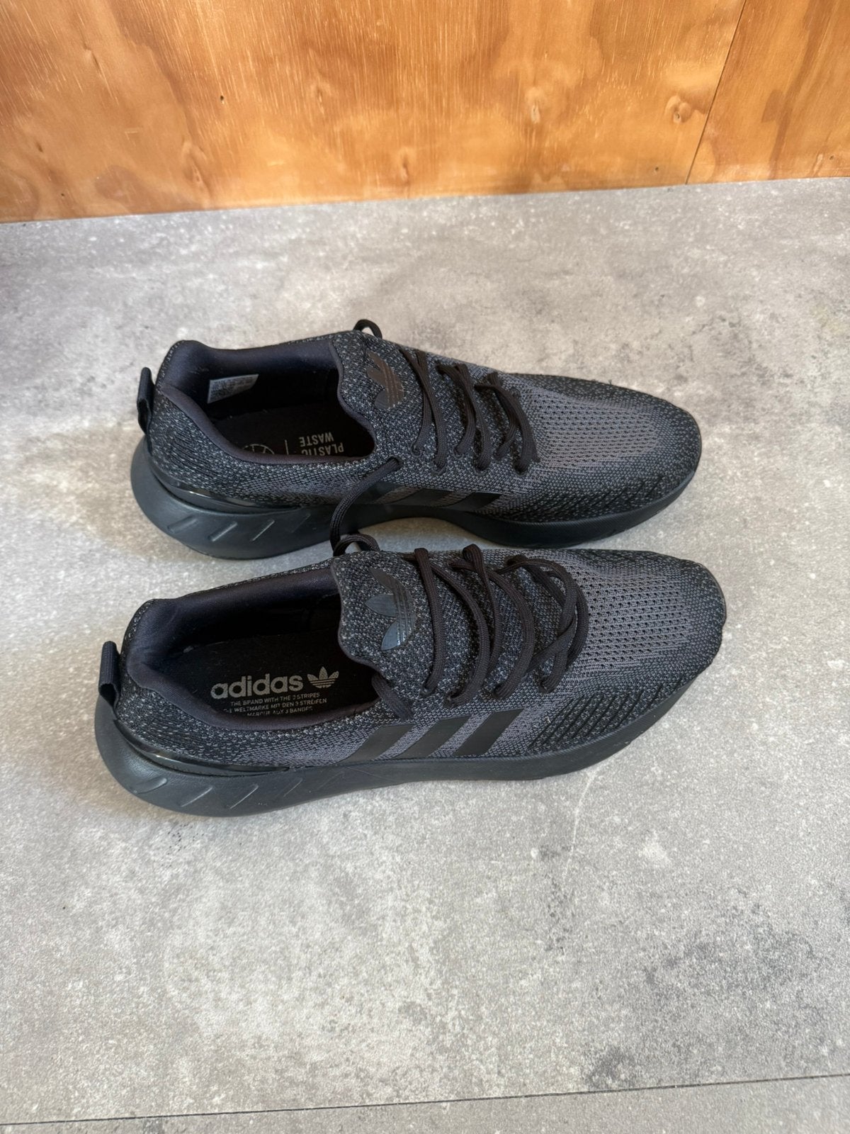 adidas Originals Swift Run 22 Black/Grey - ZGAN, Zwart, Ophalen of Verzenden, Sneakers of Gympen, Zo goed als nieuw