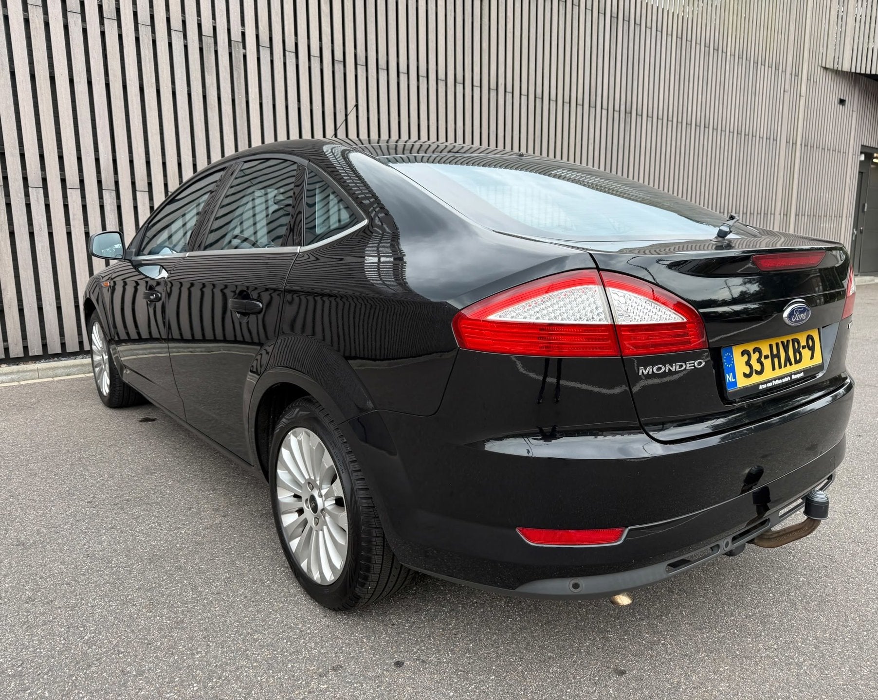 Ford Mondeo 2.0-16V Titanium FlexiFuel, Auto's, Gebruikt, Zwart, Origineel Nederlands, Handgeschakeld