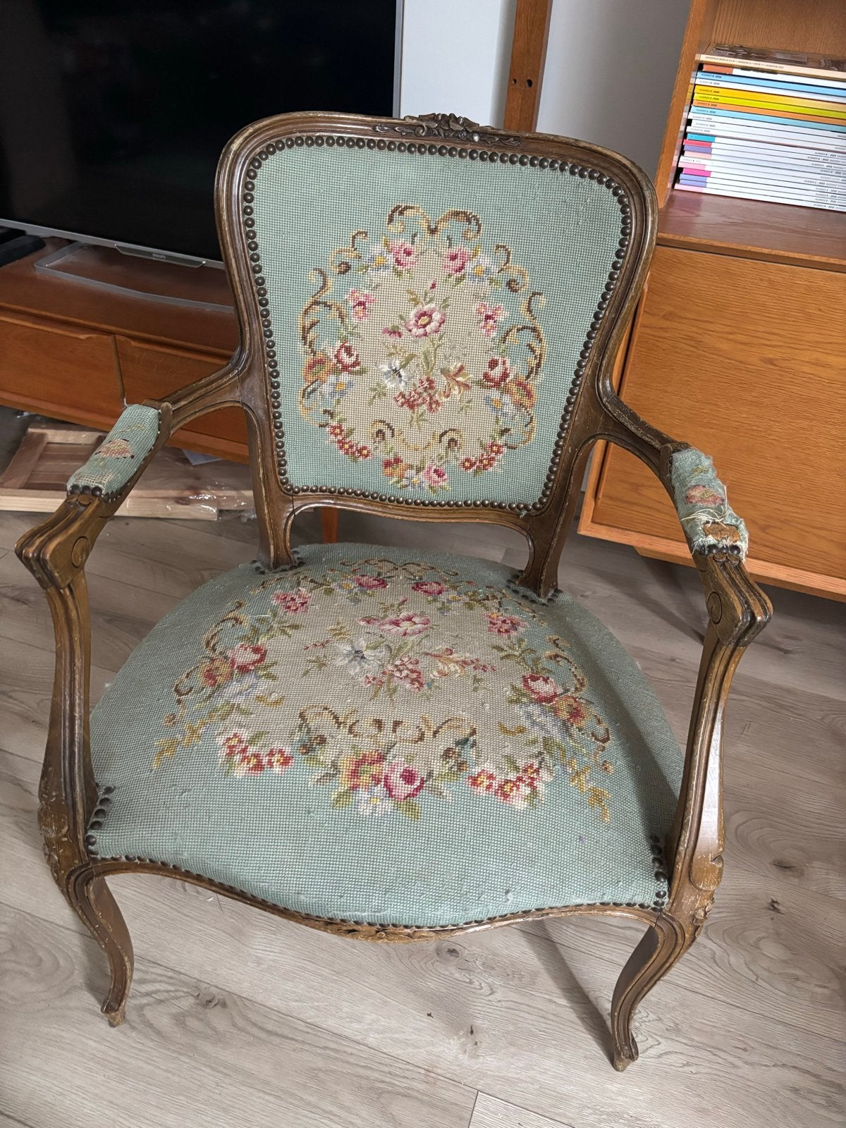 Stoel met geborduurde bekleding, barok, Ophalen