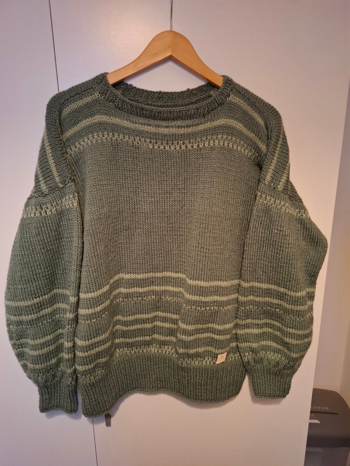 Gloednieuwe handgebreide trui van zachte wol (groen/grijs), Handmade, Maat 46/48 (XL) of groter, Nieuw, Ophalen of Verzenden