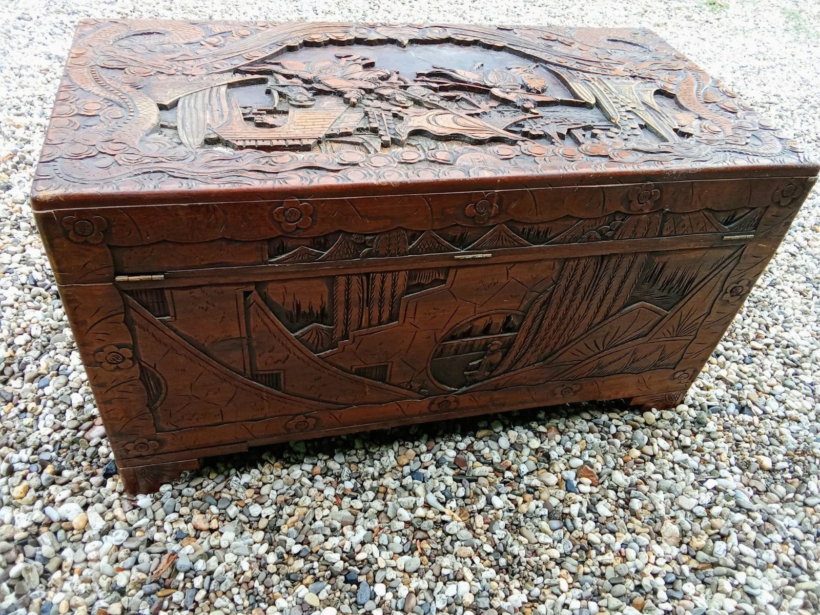 Antieke Chinese kist met gedetailleerd snijwerk, Ophalen