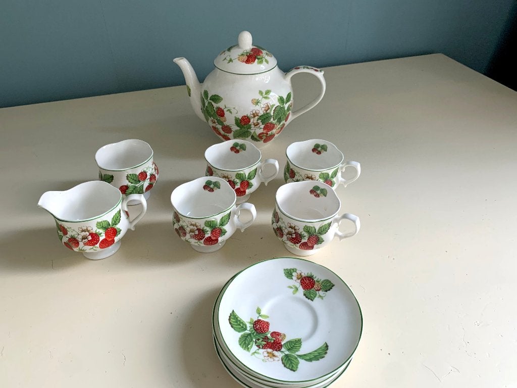 Vintage Royal Kendal Fruitgarden Strawberry serviesdelen, Gebruikt, Overige merken, Overige typen, Vintage