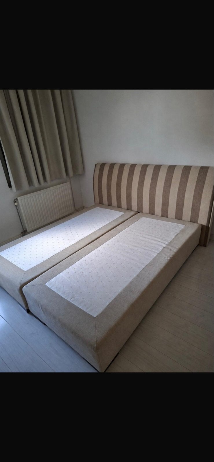 Tweepersoons boxspring met gestreept hoofdbord, Huis en Inrichting, Ophalen, Gebruikt, Beige, Tweepersoons