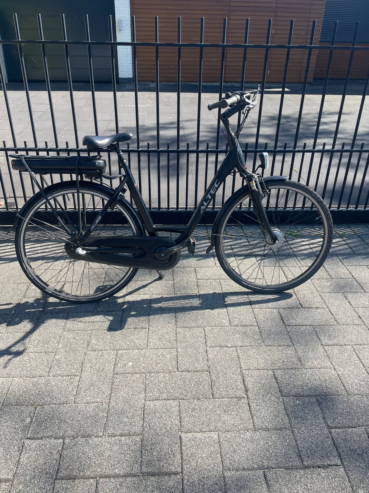 Altec cullinan E-bike 28inch elektrische fiets damesfiets, Ophalen of Verzenden, Zo goed als nieuw, 50 km per accu of meer, Overige merken