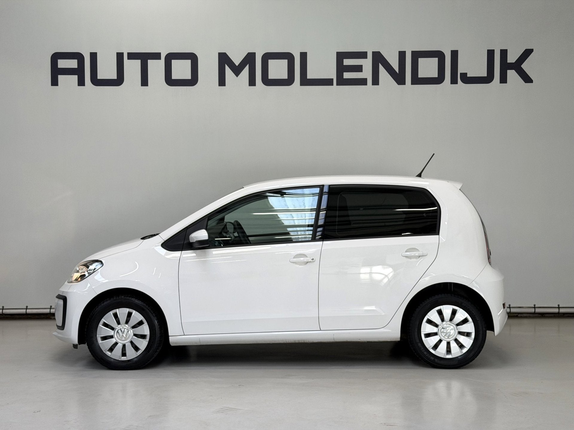 Volkswagen Up! 1.0 BMT move up! Airco / 5 drs / Bluetooth /, Auto's, Voorwielaandrijving, Dealer onderhouden, Stof, Gebruikt