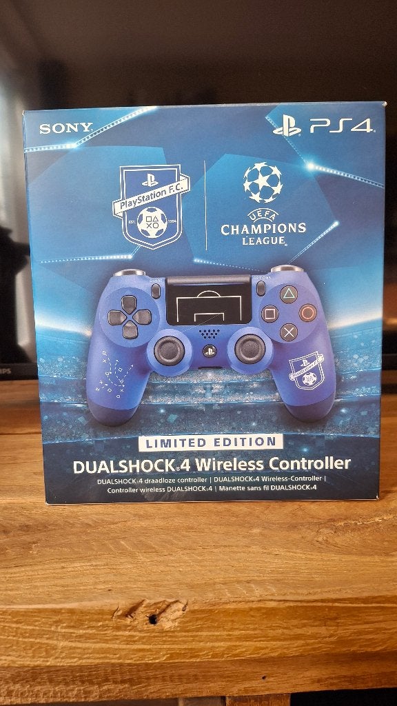 Dualshock 4 Wireless Controller Limited Edition UEFA, Ophalen of Verzenden, Zo goed als nieuw, Controller, PlayStation 4