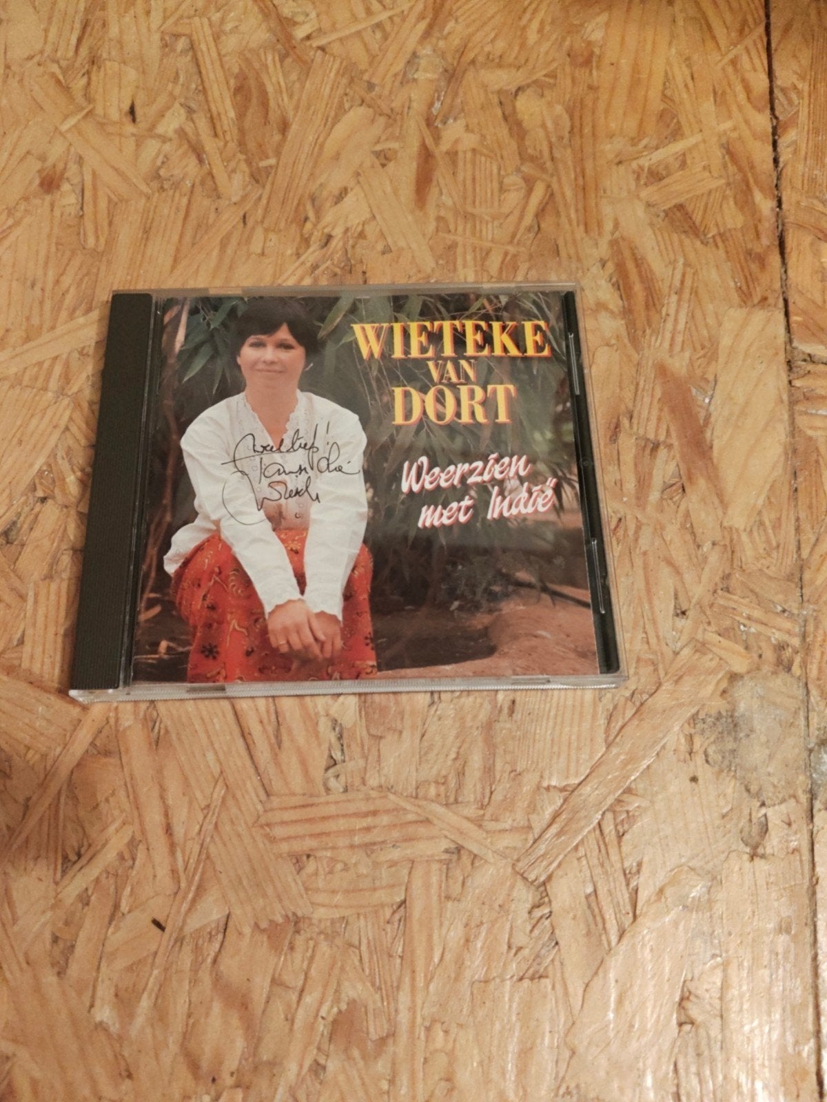 Cd Wieteke van Dort , Weerzien met Indië, met handtekening, Ophalen of Verzenden, Zo goed als nieuw, Levenslied of Smartlap