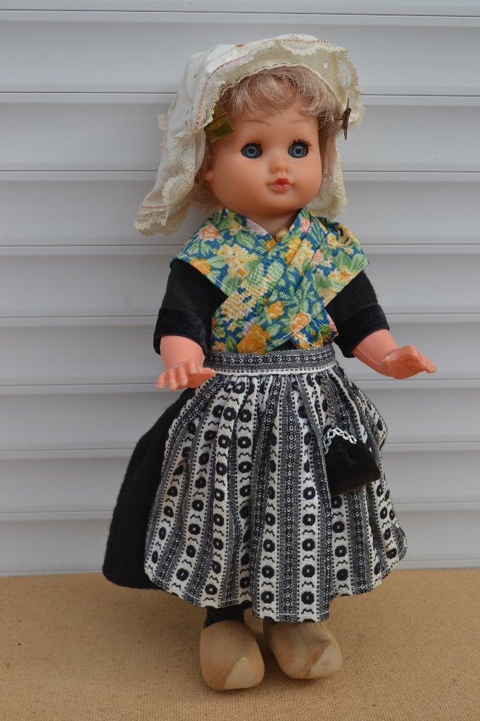 Wildebras popje met originele klederdracht kleding Nr 8457, Ophalen of Verzenden, Zo goed als nieuw, Pop