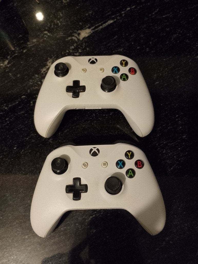 2x Originele Xbox One S controllers (Wit - met Bluetooth), 500 GB, Met 2 controllers, Xbox One S, Ophalen of Verzenden