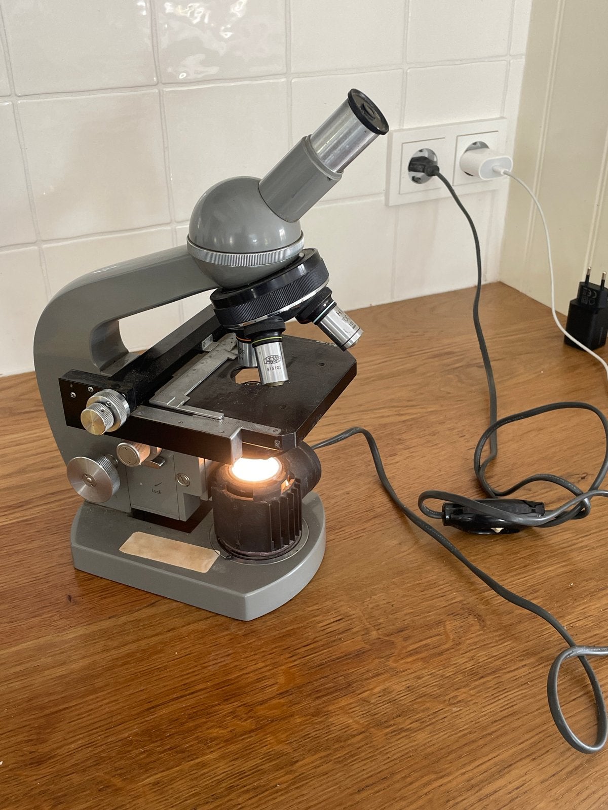 Vintage Biologische Microscoop met Verlichting, Ophalen of Verzenden, Gebruikt, 400x tot 1000x, Biologische microscoop