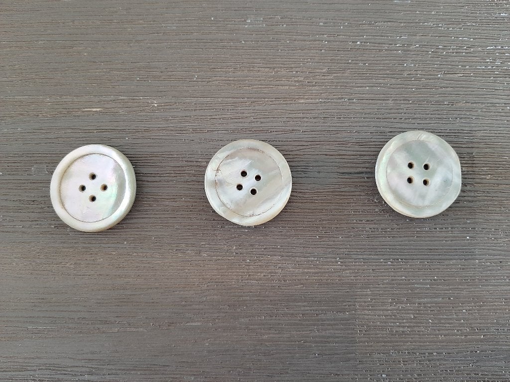 parelmoer knopen, 3 stuks, ø 28 mm, schelp parelmoer., Verzenden, Gebruikt, Knoop of Knopen