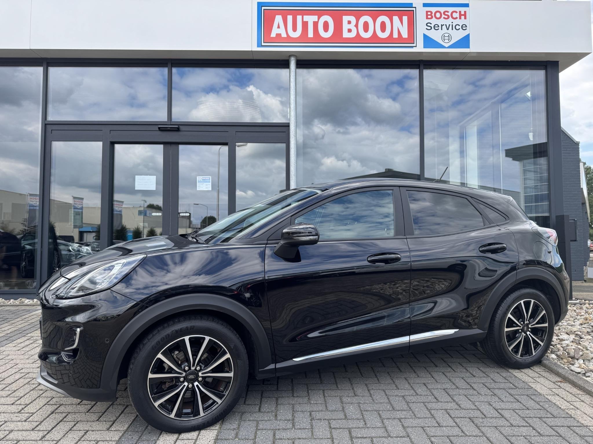 Ford Puma 1.0 125PK FULL HYBRID AUTOMAAT TITANIUM APPCARPLAY, Dealer onderhouden, Euro 6, Zwart, Bedrijf