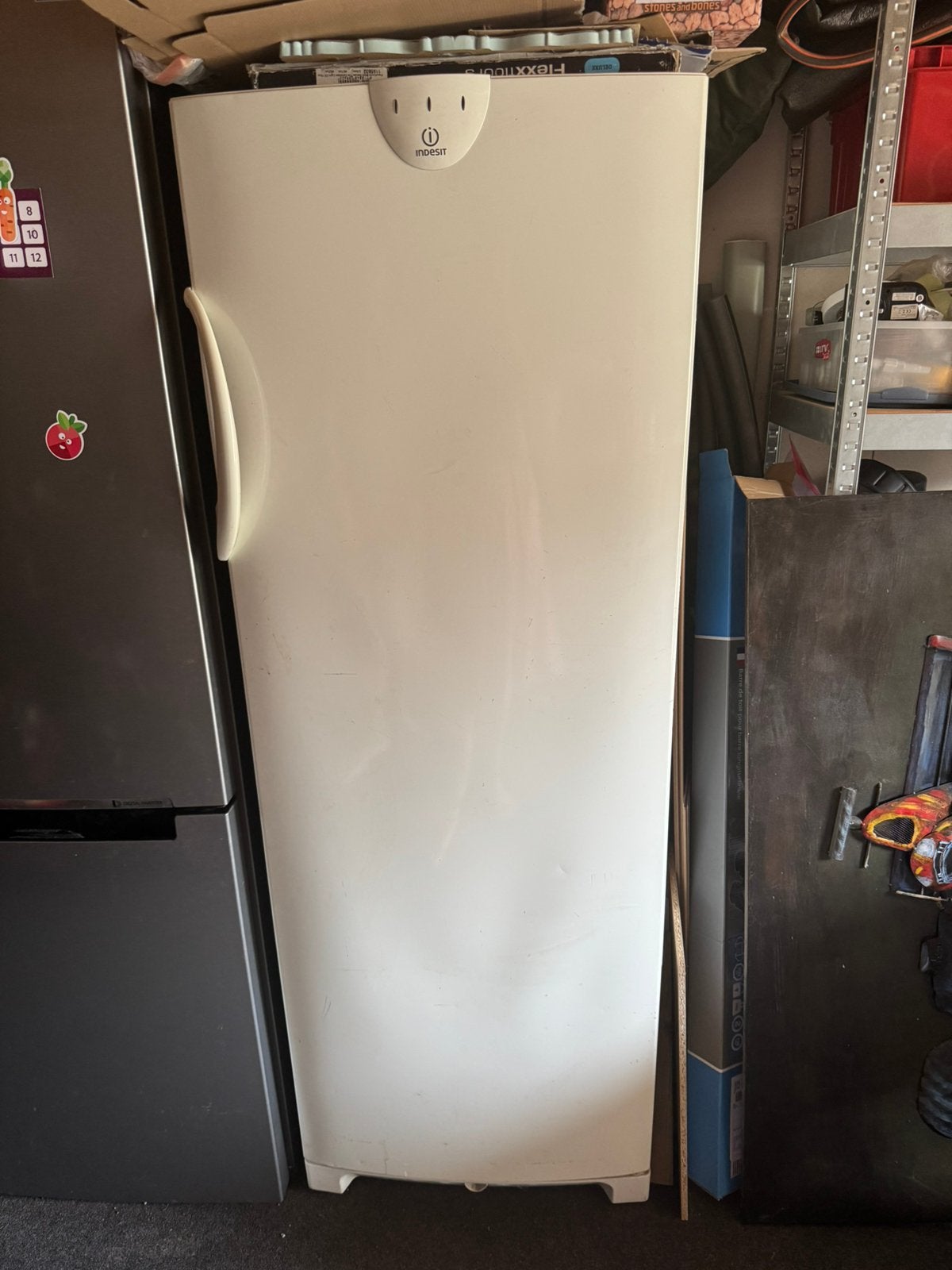 Grote Indesit Diepvries, Ophalen, 200 liter of meer, Met aparte vriezer, 160 cm of meer
